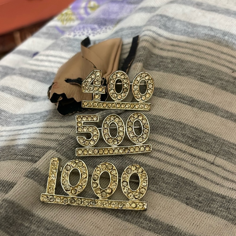 PINS PRODUCTION AWARDS FROM TUPPERWARE